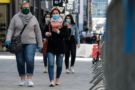 En Belgique, plusieurs experts plaident à nouveau pour une limitation des contacts sociaux à cinq personnes au maximum. (Photo: Shutterstock)