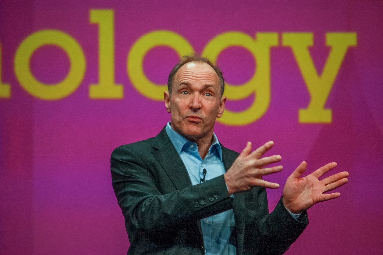 Il y a 30 ans, Tim Berners-Lee était étudiant au CERN, en Suisse. Son idée était de faciliter la recherche et le partage des idées. Mais internet a bien changé... (Photo: Shutterstock)