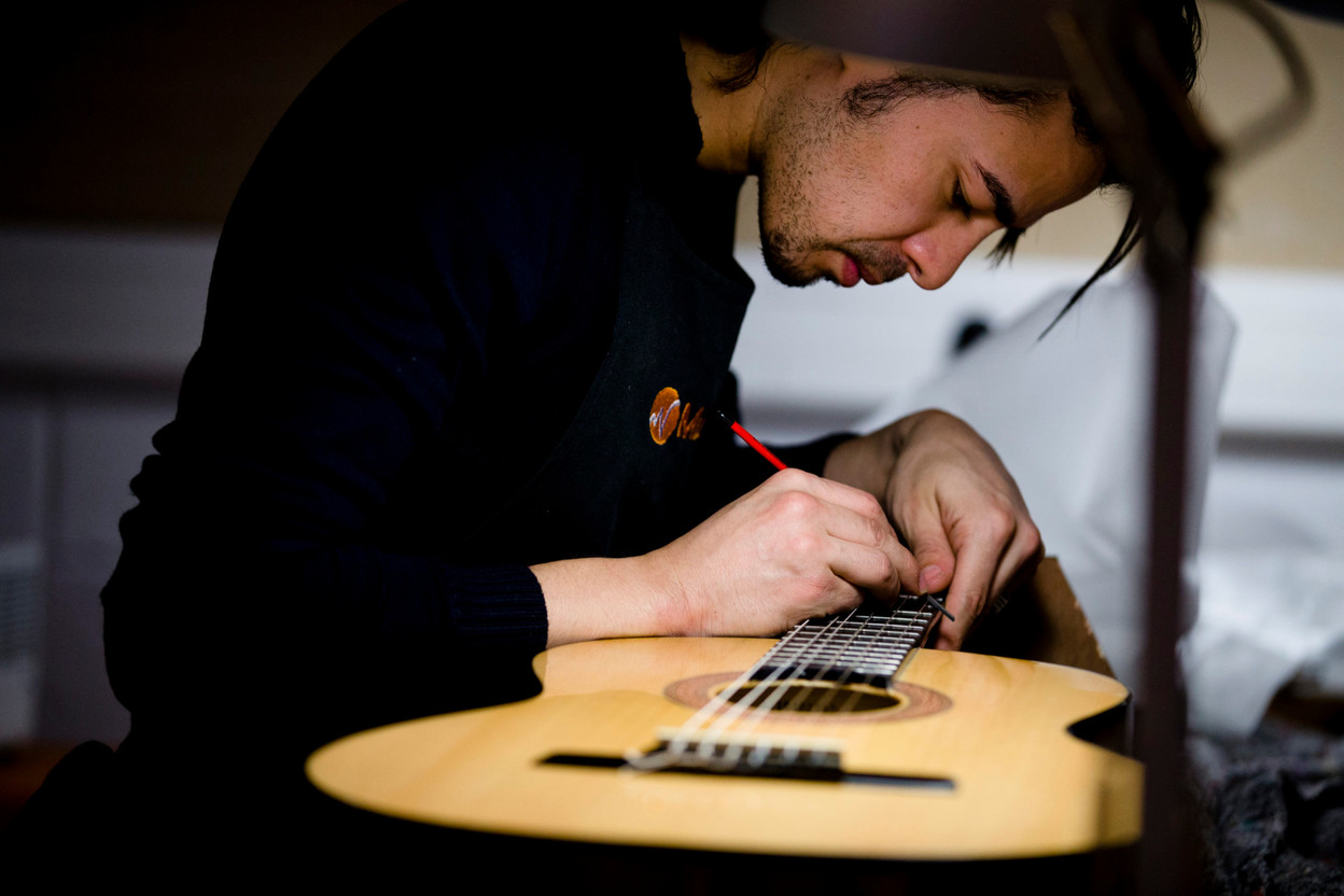 Since its creation in 2005, over 9,900 instruments have been donated through  Music Fund , but repair work is also one of the most important activities for the association. Koen Broos/Music Fund