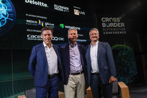 Jérôme Wigny (Elvinger Hoss Prussen) and Justin Griffiths (Deloitte), hosts of the Cross-Border Conference 2025, with Yuri Bender (Financial Times) pictured between them Photo: Elvinger Hoss Prussen)