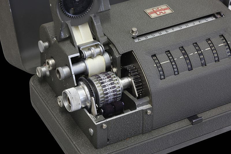 Une CX-52 de Crypto AG. Cette machine à chiffrer des messages pour les rendre incompréhensibles a été la première à être utilisée par les Américains pour accéder aux secrets d’une soixantaine de pays dans les années 1950. (Photo: Commons Wikimedia)