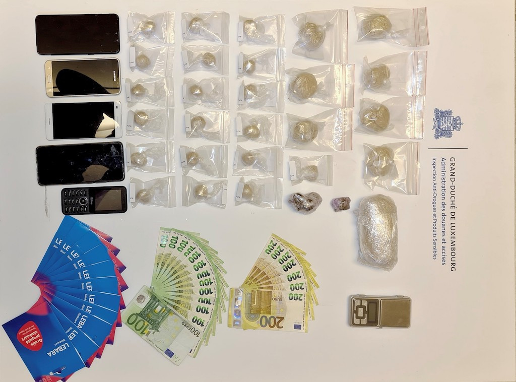 A “considerable amount” of heroin and cash was seized in one of the operations carried out by customs and excise officers Administration des douanes et accises