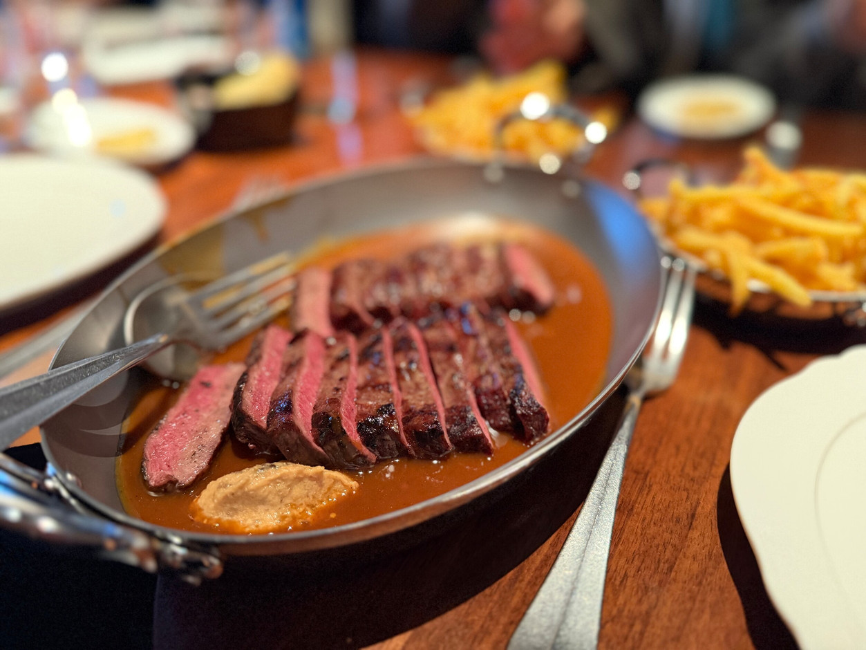 Josper-grilled beef chuck, chips and gravy. The star of the menu – dig in to your heart’s content. (Photo: Paperjam)