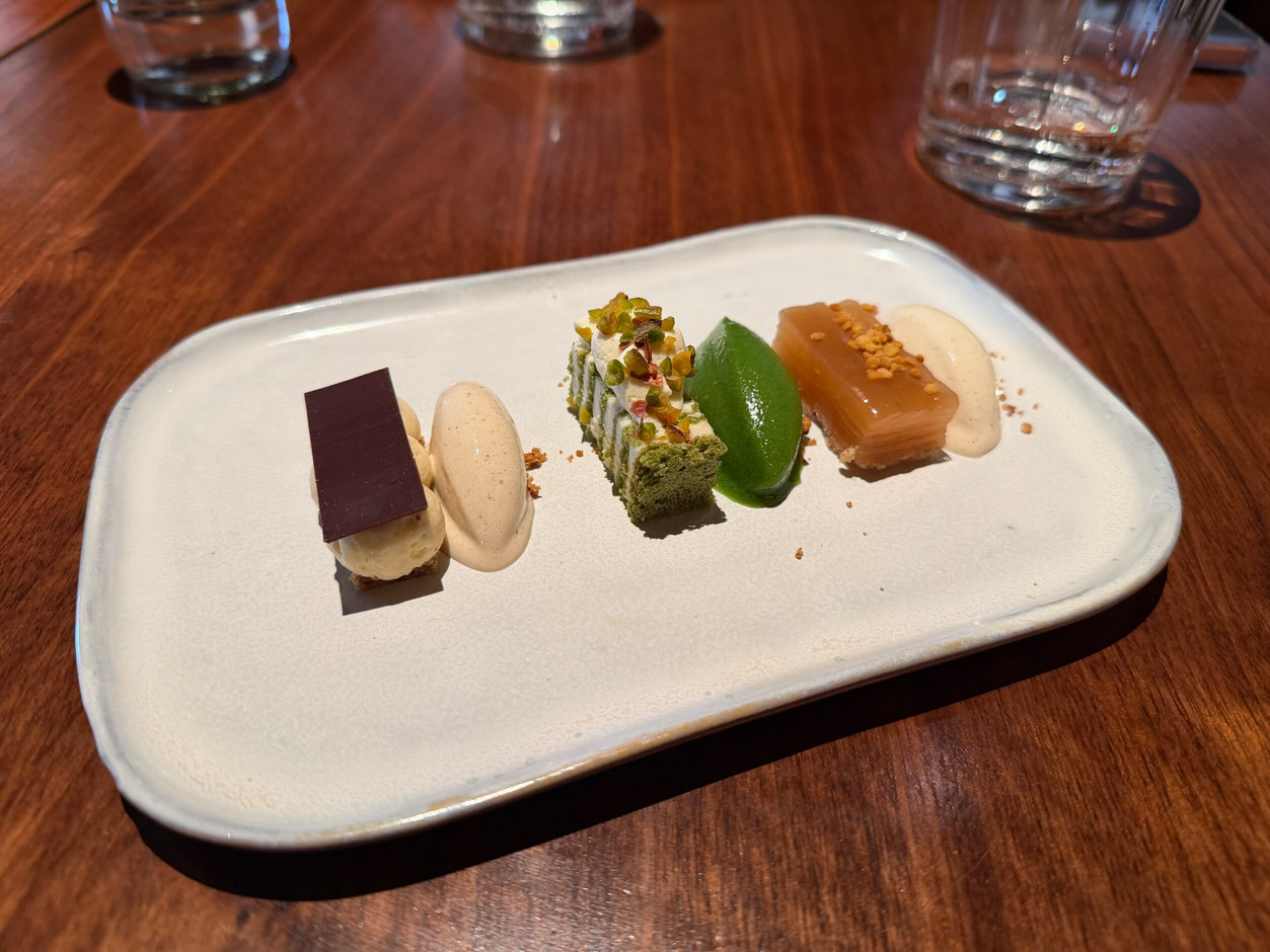 The Green Forest and its spruce sorbet, apple millefeuille with Moutfort honey, caramel and mead, a small pistachio cake and fir sorbet. (Photo: Paperjam)