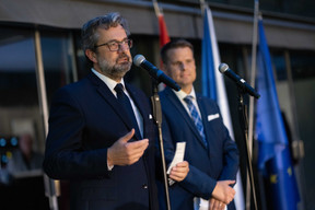 Czech ambassador to Luxembourg Vladimir Bärtl opened the evening with a speech, followed by an opening address by Simon Schories, brand manager at Škoda Luxembourg, Losch.  Guy Wolff/Maison Moderne