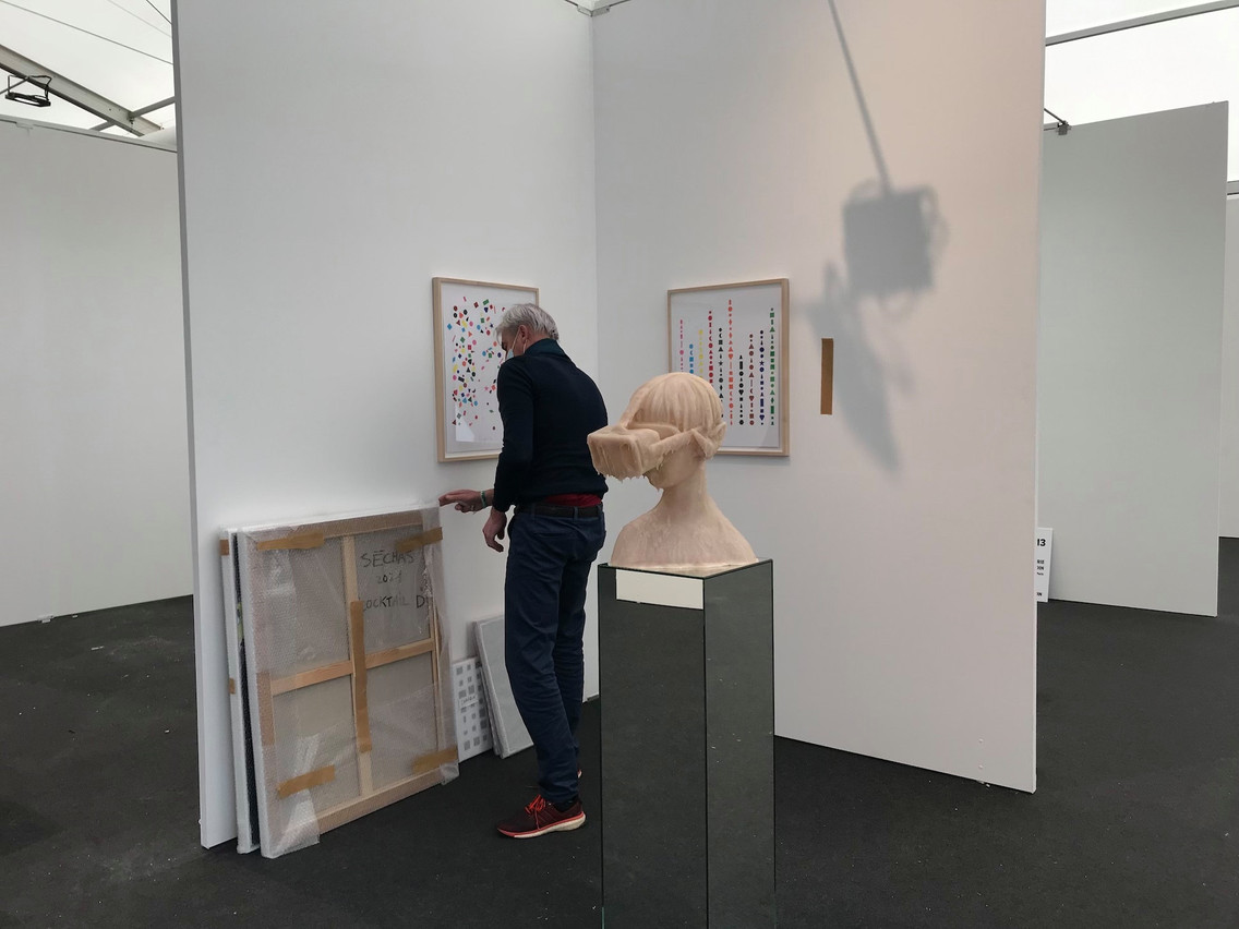 En coulisse, la foire se prépare activement sur les stands. (Photo: Paperjam.lu)