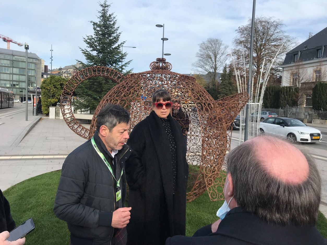 Joana Vasconcelos a fait le déplacement pour inaugurer sa sculpture. (Photo: Paperjam.lu)