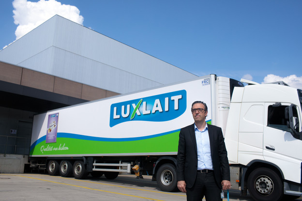 Gilles Gérard, CEO de Luxlait, nous propose une visite de son usine. Elle tourne à plein temps malgré le Covid-19. (Photo: Matic Zorman / Maison Moderne)