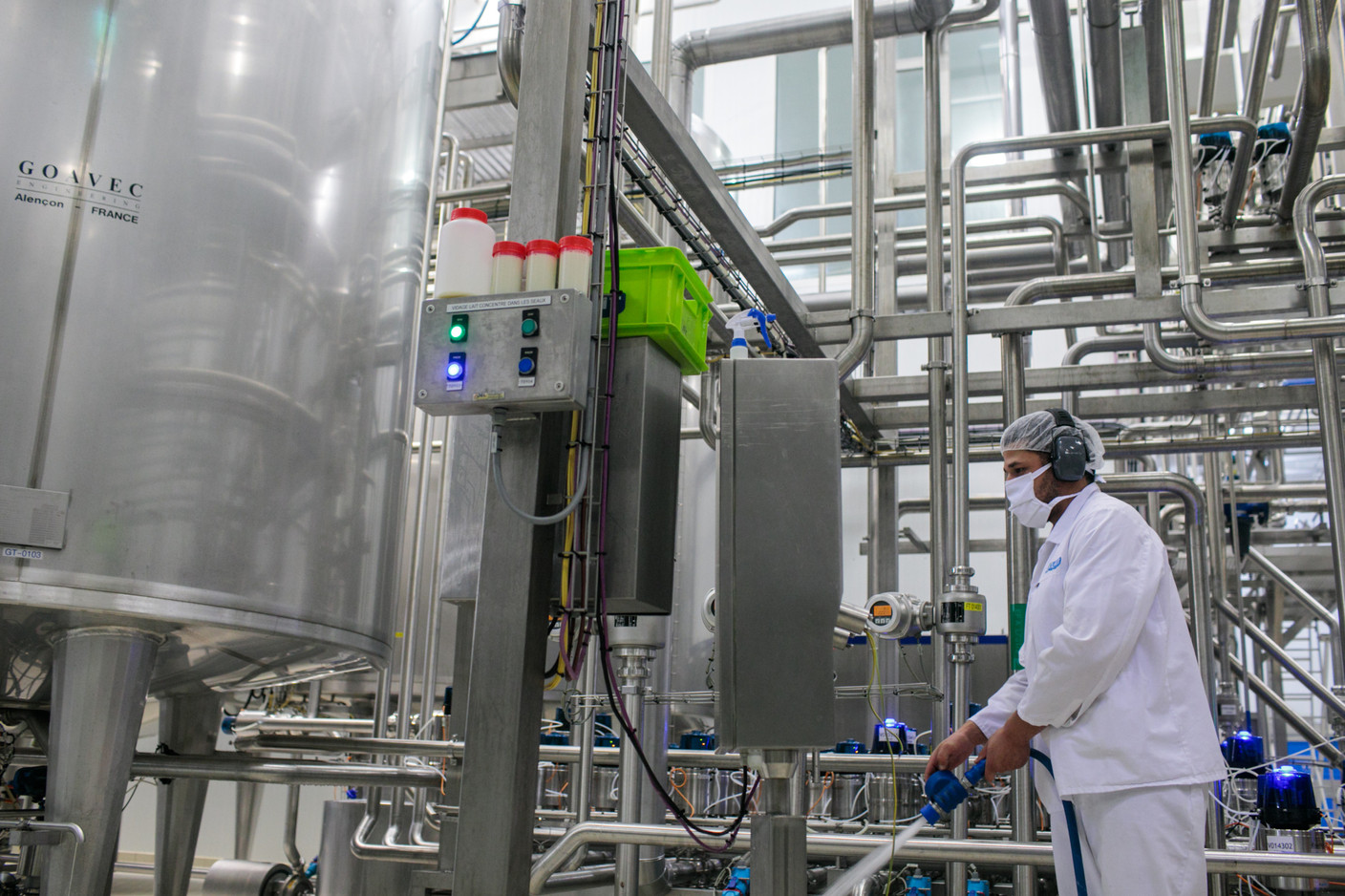 Luxlait nous montre le circuit du lait dans son usine. (Photo: Matic Zorman / Maison Moderne)