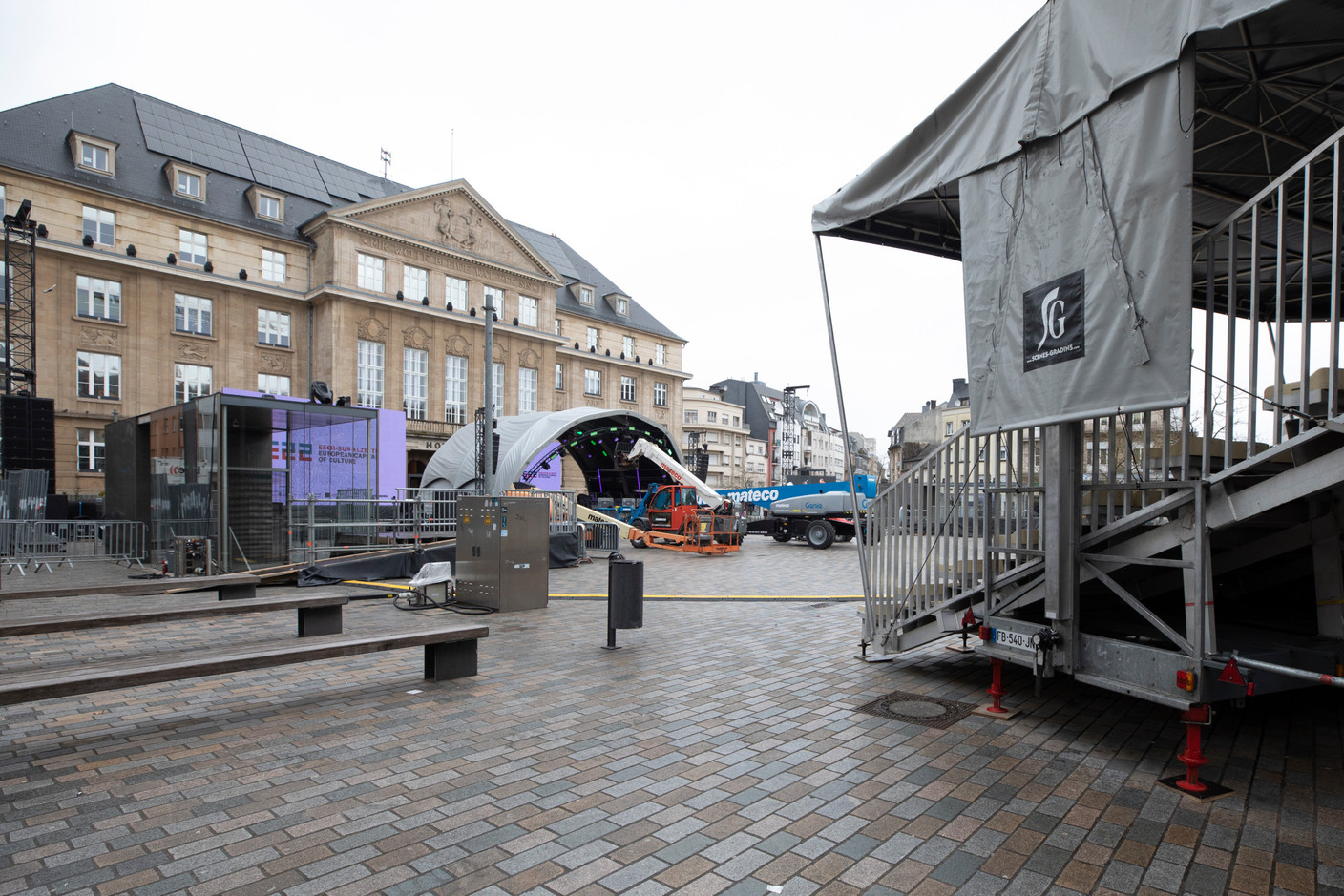 Sur la place de l’Hôtel de Ville, une grande scène accueillera les discours et des spectacles. (Photo: Guy Wolff/Maison Moderne)