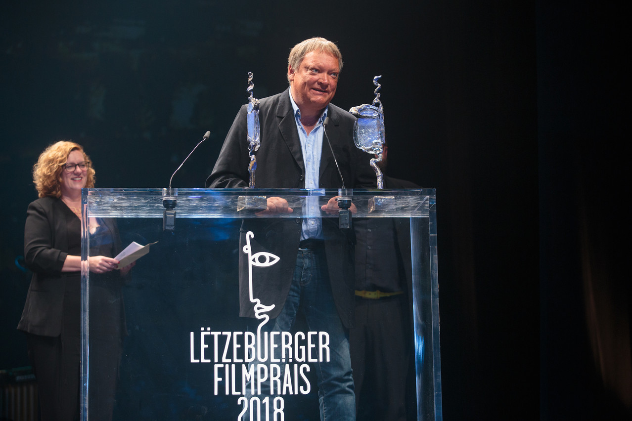 Pol Cruchten reçoit le prix du meilleur documentaire pour «La Supplication» lors du Lëtzbuerger Filmpräis en 2018. (Photo: Matic Zorman/Archives Paperjam)