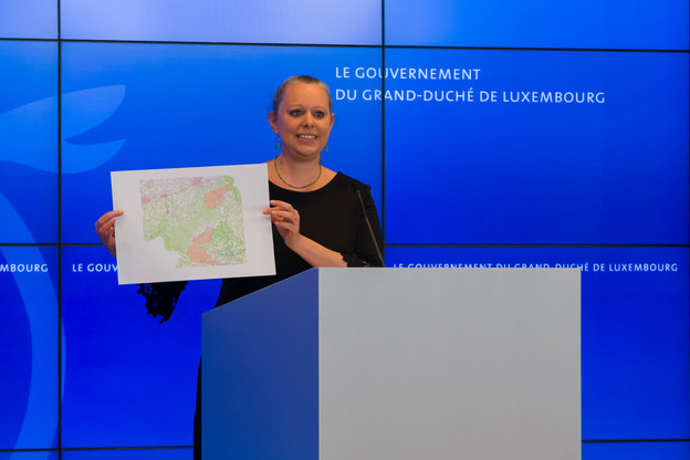 Sept zones de stockage prévues pourraient être situées près de la frontière luxembourgeoise, informe la ministre de l’Environnement, du Climat et du Développement durable, Carole Dieschbourg. «Des couches géologiques pénètrent jusque dans notre pays, ce qui peut occasionner des problèmes pour l’eau potable pour des centaines d’années», prévient-elle. (Photo: SIP/Emmanuel Claude)