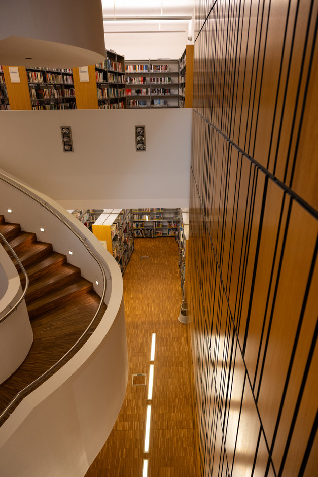 La Lëtzebuerg City Bibliothèque est située au 3, rue Genistre dans la Ville Haute à Luxembourg. (Photo: Eva Krins/Maison Moderne)