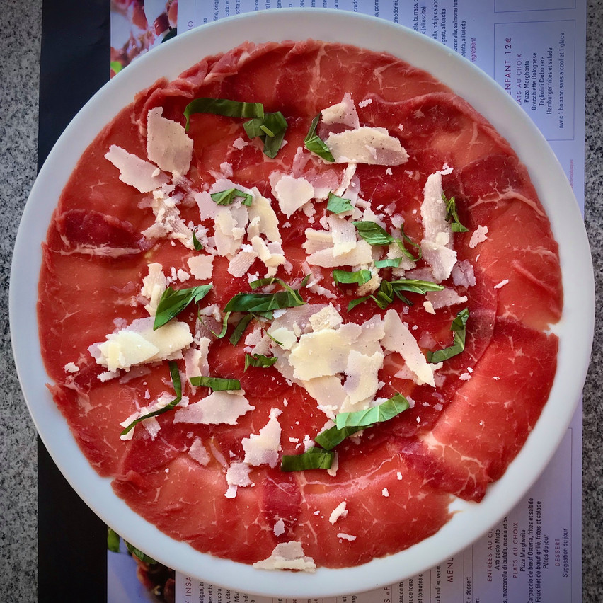 Le carpaccio, une des spécialités bien connues de l’Altra Osteria. Maison Moderne