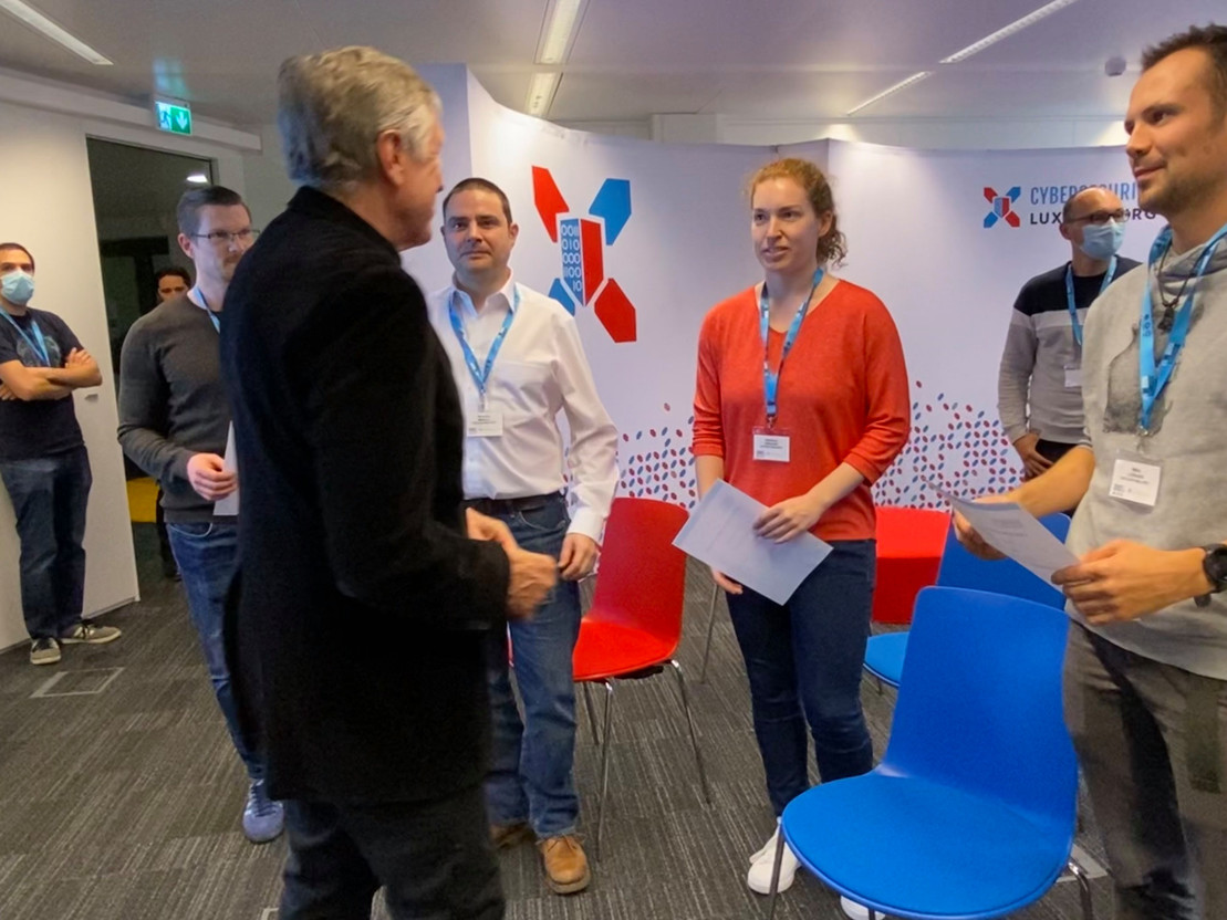 Minister of defence François Bausch handed out diplomas to the four GovCert winners of the first cyber defence exercise in Luxembourg. Photo: Maison Moderne