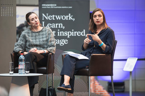 Claire Leblanc (Directrice-Conservatrice du Musée d’Ixelles) et Marie Melikov (Degroof Petercam) (Photo: Simon Verjus/Maison Moderne)