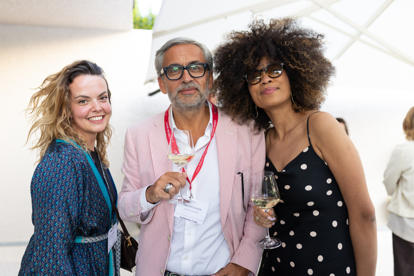 Ilana Devillers (Ecoprisme), Mike Koedinger (Maison Moderne) et Jana Degrott. (Photo : Eva Krins/Maison Moderne)