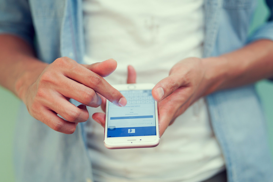 To give visibility to their ideas, politicians, parties and NGOs no longer hesitate to advertise, especially on Facebook, the king of networks (Photo: Shutterstock)