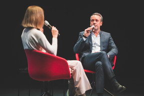 Taina Bofferding (Ministre de l'intérieur et Ministre de l'Égalité entre les femmes et les hommes) et Matthieu Croissandeau (Maison Moderne) ((Photo: Arthur Ranzy))