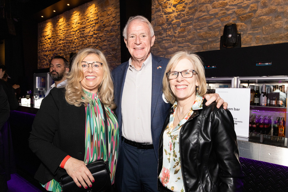 Corinne Koenig (American Women’s Club of Luxembourg), Thomas M. Barrett (US ambassador to Luxembourg) and Kris Barrett seen during Delano’s 13th anniversary party, 7 March 2024. Photo: Marie Russillo et Eva Krins/Maison Moderne