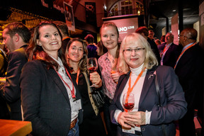 Jessica Bauldry (Delano), Maria-Teresa Caracciolo (Wildgen) à gauche et Angela Domasova (Luxembourg School of Contemporary Etiquette) à droite ((Photo: Jan Hanrion / Maison Moderne))