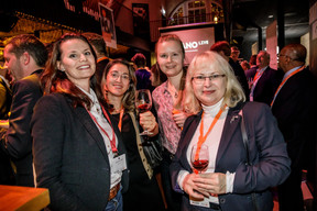 Jessica Bauldry (Delano), Maria-Teresa Caracciolo (Wildgen) à gauche et Angela Domasova (Luxembourg School of Contemporary Etiquette) à droite (Photo: Jan Hanrion / Maison Moderne)