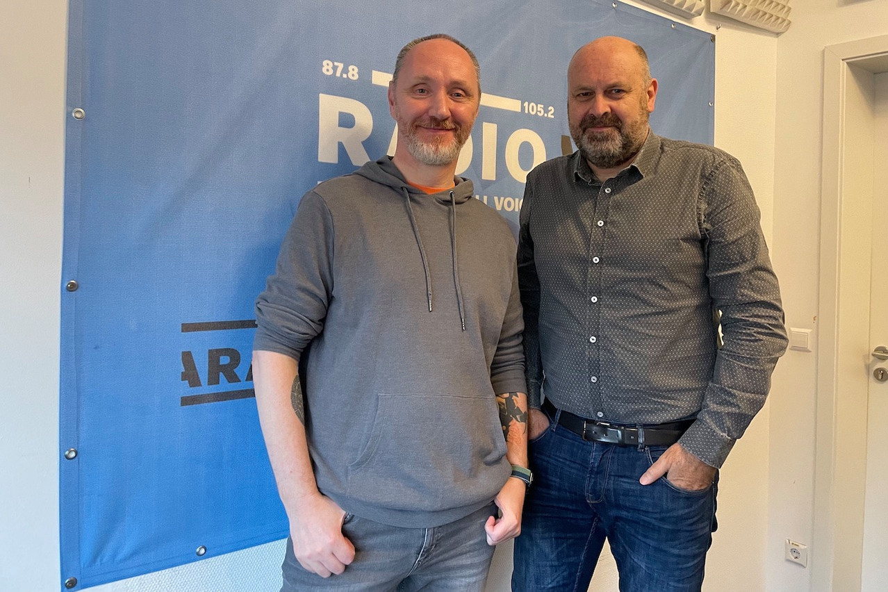 Duncan Roberts and Simon Claridge in the Ara City Radio studios Maison Moderne
