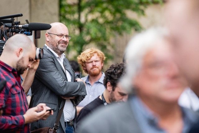 Delano editor-in-chief Duncan Roberts pictured waiting for Xavier Bettel and Boris Johnson to emerge from their meeting in Luxembourg on 16 September 2019. Jan Hanrion/Maison Moderne