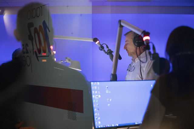 2019 archive photo shows Jim Kent at the studio of Radio 100,7 Jan Hanrion/archives