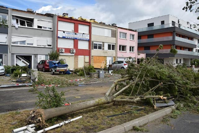 Army joins rescue services in tornado-hit communes