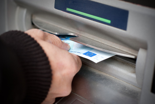 The Eurosystem is conducting research into the potential impact of the production and circulation of euro banknotes on public health in relation to diseases like covid-19 Shutterstock