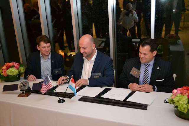 Planetary Resources CEO Chris Lewicki and Luxembourg minister of the economy Étienne Schneider at the signing of a €25 million investment and cooperation agreement in November 2016. Ministry of the economy
