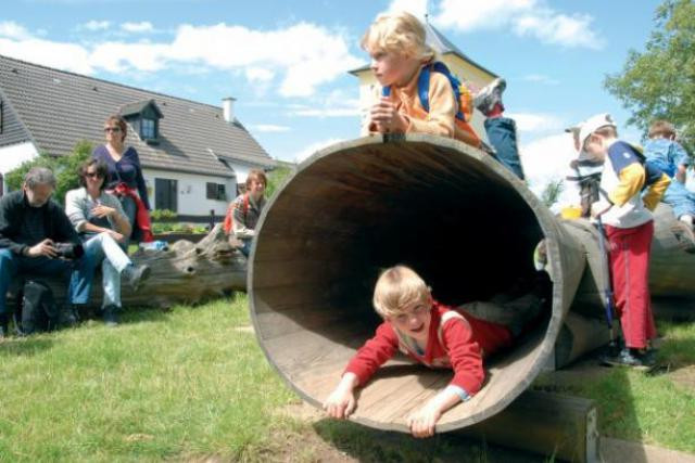 Children play on the Hoscheid “sonorous trail” ONT/VisitLuxembourg.com