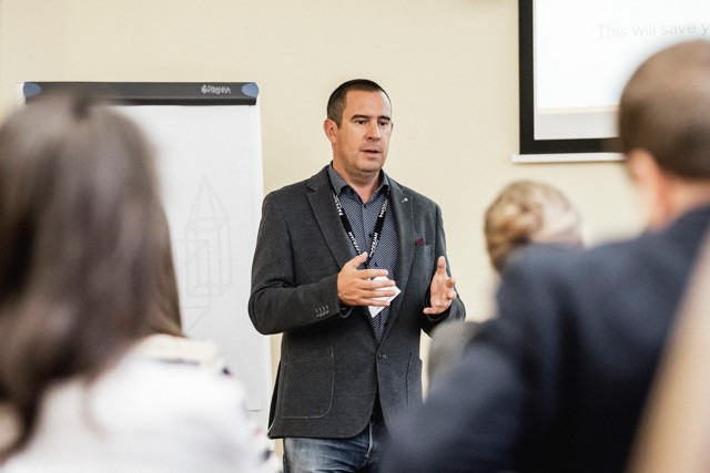 Knewledge CEO Gérald Claessens, pictured leading a Paperjam Club workshop in October 2018, says the sort of data provided by the DIGinsights can be valuable for decision makers in marketing and communication. Maison Moderne (archives)