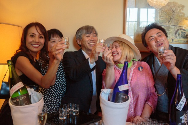 Makiko Witolla Hayashi (left), Japanese ambassador Shigeji Suzuki (centre) and Léa Linster (2nd right) enjoy saké tasting Matic Zorman