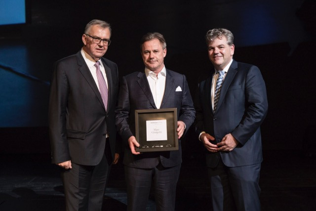 Marc Giorgetti, CEO of Félix Giorgetti, a construction firm (centre), was named the most influential economic decision-maker in the Grand Duchy during Paperjam magazine’s “Top 100” event on 13 December 2016. He is pictured with Victor Rod, chair of the independent jury that compiled the list (left), and John Parkhouse, head of PwC Luxembourg, who was ranked number 3 in this year’s list. About 800 people attended the ceremony, which took place at the Grand Théâtre in Luxembourg City. Maison Moderne