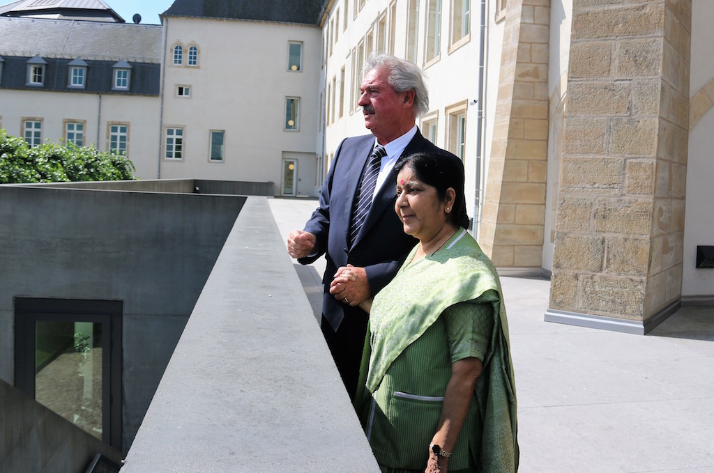 Indian external affairs minister Sushma Swaraj with Jean Asselborn on the terrace of the Luxembourg foreign ministry headquarters MAEE