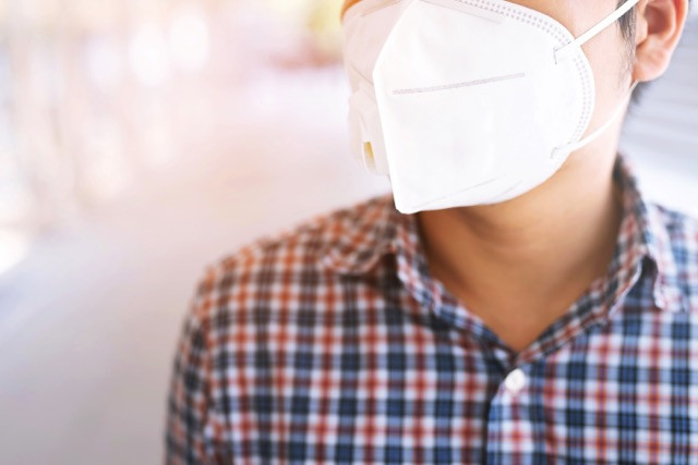 Anyone who has visited the affected region of China and is displaying symptoms including respiratory difficulties, fever and coughing should get in touch with the health inspectorate, stay at home and wear a surgical mask when in contact with other people.   Shutterstock