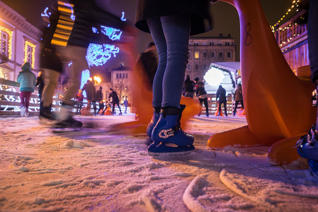 Christmas on ice. The ice rink will open in Place Guillaume II from 21 November. Mike Zenari/archives