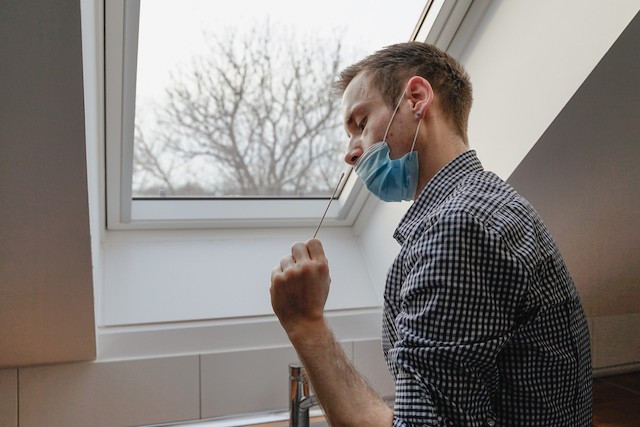 Covid self-testing at work? strategies vary