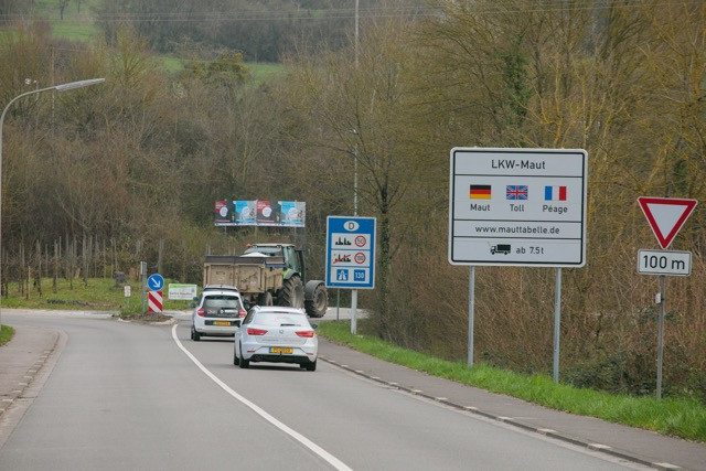 The border to Germany on the motorway near Schengen as seen in March when control checks were in place. Visitors crossing from Luxembourg may be subject to tests as Luxembourg has again be placed on the high risk list. Matic Zorman/Maison Moderne (archives)