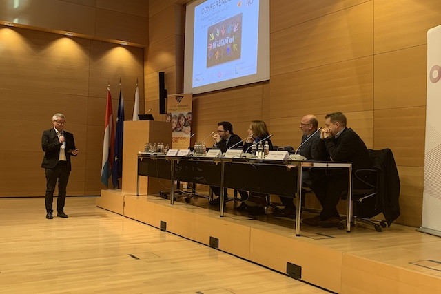 From left: Moderator Thierry Nelissen, OECD migration and integration chief Thomas Liebig, integration minister Corinne Cahen, conseil économique et social president Jean-Jacques Rommes and Liser economist Frédéric Docquier, 4 March 2020 Pierre Pailler