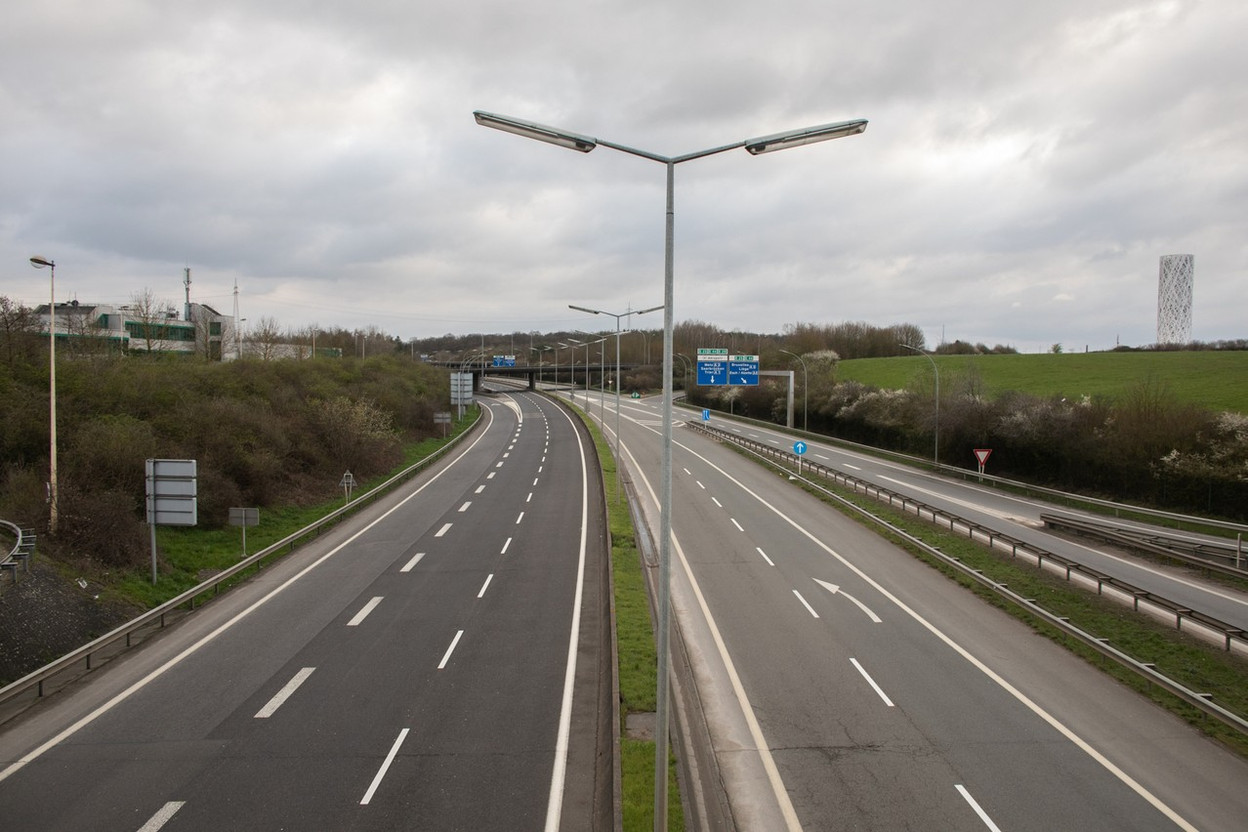 The carpool lane on the E411 motorway to Luxembourg is currently being underutilised. Matic Zorman