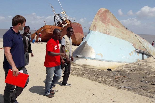 The Handicap International team has been organising boats to cross the bay from Beira into one of the harder impacted areas. © C.Briade/Handicap International