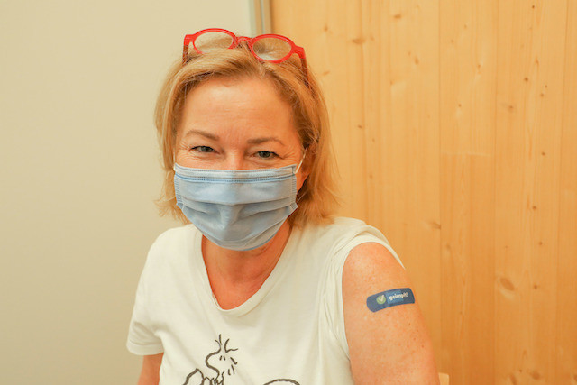Paulette Lenert pictured on Wednesday after receiving her first dose of the Pfizer/Biontech vaccine SIP / Luc Deflorenne