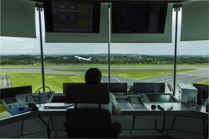 Hop! has announced it will stop flying to Lyon from Luxembourg on Monday 26 June.Pictured: the control tower at Findel airport. Christian Aschmann/archives