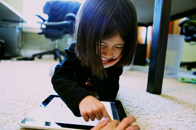 0-girl-ipad-web.jpg