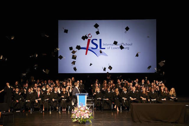 99 students graduated at the ISL in a ceremony held on 19 May ISL
