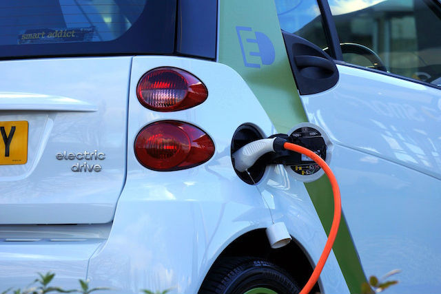 The growth comes largely thanks to the introduction of fiscal benefits on low or zero-emission vehicles, which came into force on 1 January 2017 Mikes Photos/Pexels