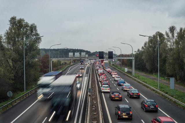 Luxembourg is to test how lowering motorway speeds on two motorways will impact traffic flows in the morning rush hour Mike Zenari/archives